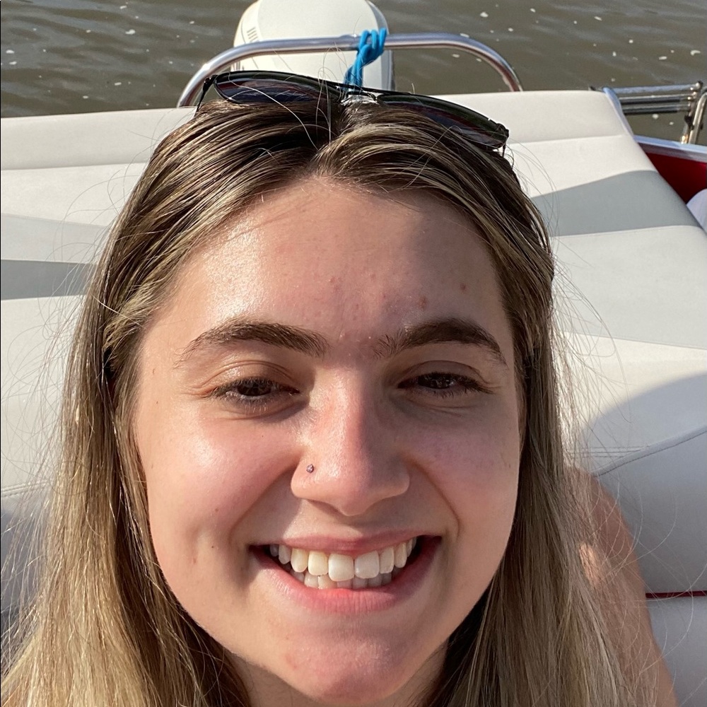 Meet your Posher, Alexis